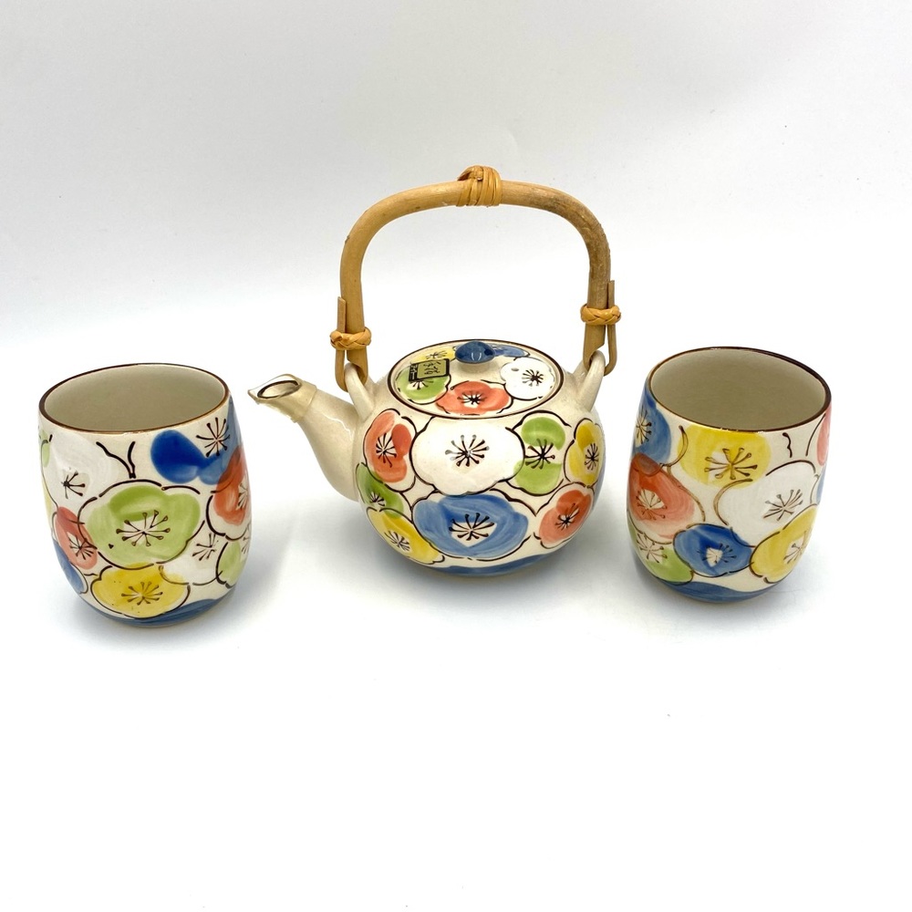 Vintage Ceramic Teapot and Two Tea Cups Floral
Colorful.